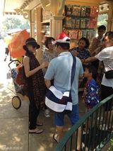 组图：Lucas8月2日5周岁 张柏芝携二子游乐场庆生