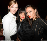 组图：蕾哈娜渔网衣不遮体 不顾男友痴迷夜生活