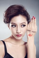 高清图：王梓诺大秀长腿 S形身段引片场沸腾