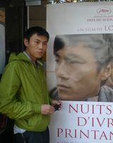 幻灯图集：秦昊巴黎遇《春风》公映 笑谈拿戛纳影帝