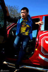 组图：张桐最新杂志大片 阳光型男展沉稳魅力