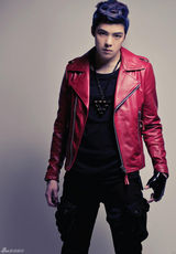 组图：M4M成员宇胜宣传照 酷帅外形认真姿态