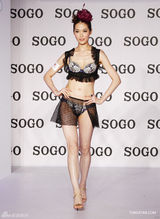 组图：林莉首度内衣秀演绎性感华丽内衣