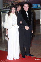 组图：富商郑裕彤孙女郑志雯出嫁 给孙女婿打满分