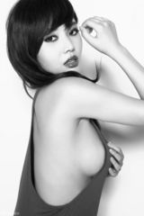 组图：性感女星徐冬冬拍摄时尚黑白大片