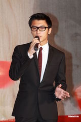 组图：谢霆锋赴北京参加活动 拒谈张柏芝寄情工作