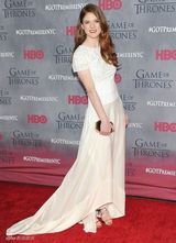 组图：《权力游戏》开播红毯 龙女俏皮瑟曦冷艳