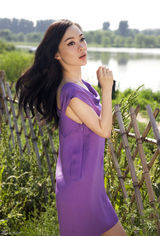 组图：霍思燕登杂志封面  仙踪曝光宛若精灵