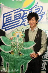 高清图：林俊杰助阵绝对唱响 现场发通行证