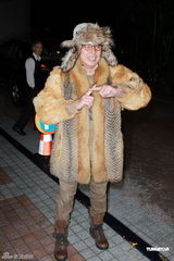 组图：钟镇涛生日携女亮相派对 谭咏麟叶童现身