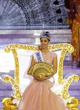 组图：2013世界小姐总决赛 菲律宾籍佳丽摘桂冠