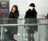 组图：刘诗诗全副武装低调出行 口罩遮面无人识