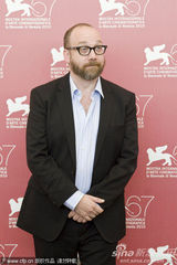 《巴尼的人生》记者会  女演员罗莎蒙德和男星谈笑