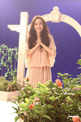 组图：范玮琪为公益歌曲拍摄MV 个唱邀吴佩慈站台