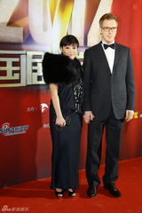 组图：群星亮相国剧盛典红毯 宋茜娇俏袁莉华贵