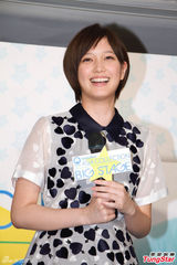 组图：林育群与日本女模同台 害羞不敢乱看