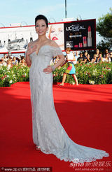 组图：《赛德克-巴莱》首映 徐若瑄露背礼服性感