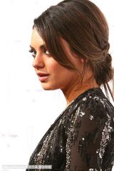 组图：众星亮相金球预热派对 女星红毯竞艳