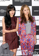 组图：4minute泫雅嘉允出席活动展都市女郎风采