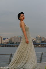 高清图：高圆圆韩国拍摄芭莎大片工作花絮3