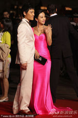 幻灯图集：《日照重庆》戛纳首映 王小帅获最高礼遇