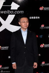 组图：2012新浪微博之夜红毯-王长田亮相