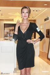 组图：谢婷婷低胸性感秀乳沟 欲与男友筑爱巢