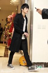 组图：missA等助阵时装周 金宇彬走秀变吸血鬼