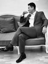 组图：连奕名时尚大叔范 成熟魅惑