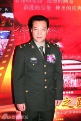 幻灯：电影《复兴之路》首映 高档次低票价吸引观众