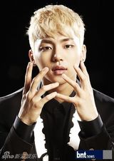 组图：韩男团MY NAME回归拍时尚大片