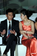 组图：刘嘉玲红唇美艳出席活动 安以轩汪小菲零交流