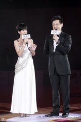 高清组图：徐熙娣可爱短发做代言 一身白裙现场起舞