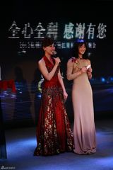 组图：陈燃裸色长裙优雅显婀娜气质