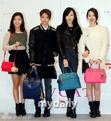 组图：韩团f(x)为品牌站台 宋茜优雅雪莉甜美