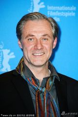 组图：《天堂希望》发布会 导演亲吻女星