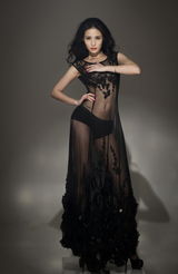 组图：万美汐黑裙透视装性感写真