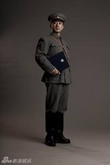 组图：献礼剧《开天辟地》蒋介石定妆照 