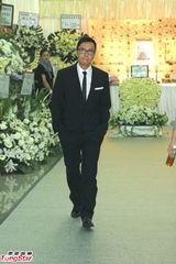 组图：甄子丹致祭司徒锦源 杜琪峰韦家辉送亡友