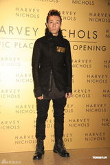 组图：任达华琦琦恩爱出席活动 为妻买小岛做岛主