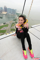 组图：文咏珊挑战自我 冲破畏高障碍