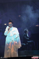 组图：章子怡为陈奕迅捧场送飞吻 郎朗伴奏