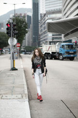 组图：郭易复古摇滚混搭演绎新文艺风