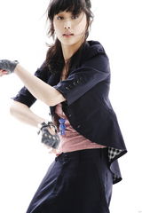 高清组图：“丑女”李欣汝摘下眼镜 演绎本色写真