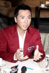 幻灯图：甄子丹台北宣传《叶问2》 展现温情一面