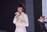 高清组图：李宇春个唱华美多姿 七套华服曝光 