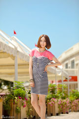 组图：王文绮初秋百搭写真 享受清新阳光之旅