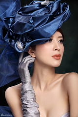 组图：金巧巧时尚大片曝光 硕大花饰复古又新潮