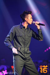 组图：《麦王争霸》晋级赛打响 梁君诺回巢