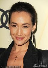 组图：娜奥米夫妇恩爱现身派对 Maggie Q造型酷